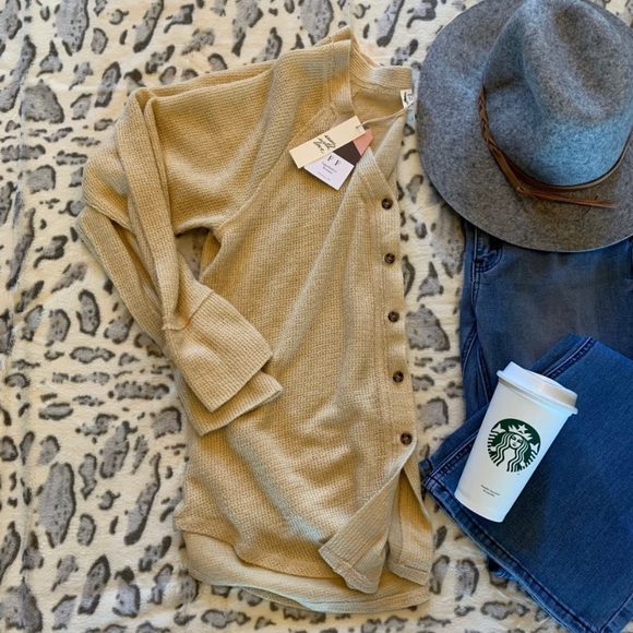 Knit Waffle Weave Button Down Blouse Cardigan - Picture 2 of 4